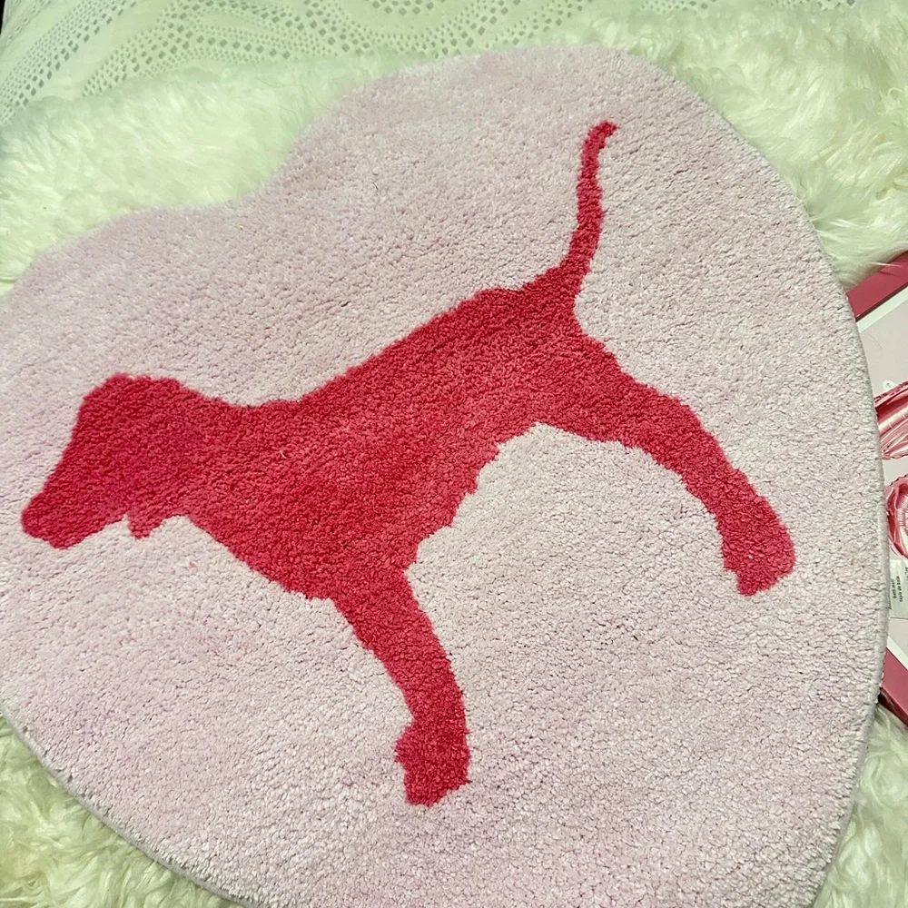 PINK Victoria rug for bathroom <3